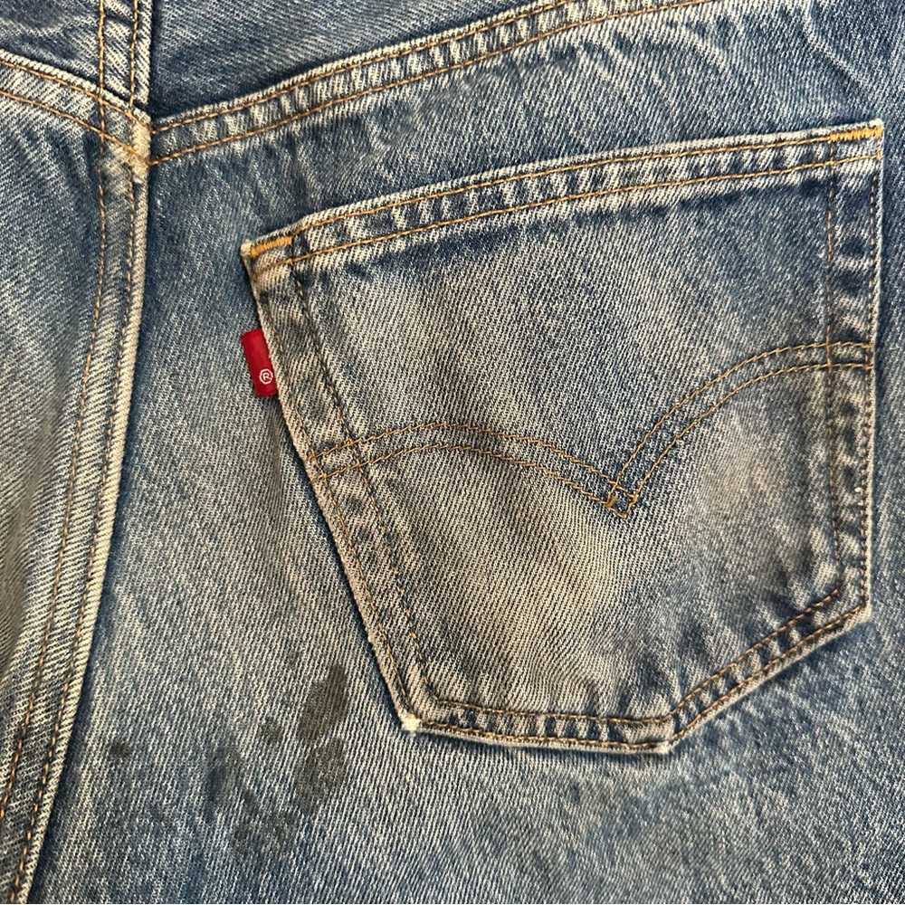 💚 Vintage Levi’s 501 Blue Distressed Jeans (W32 L32) (35) - Picture 11 of 11